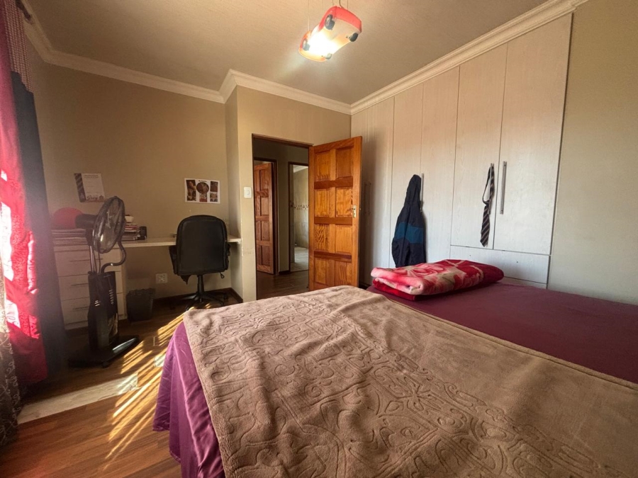 4 Bedroom Property for Sale in Langenhovenpark Free State